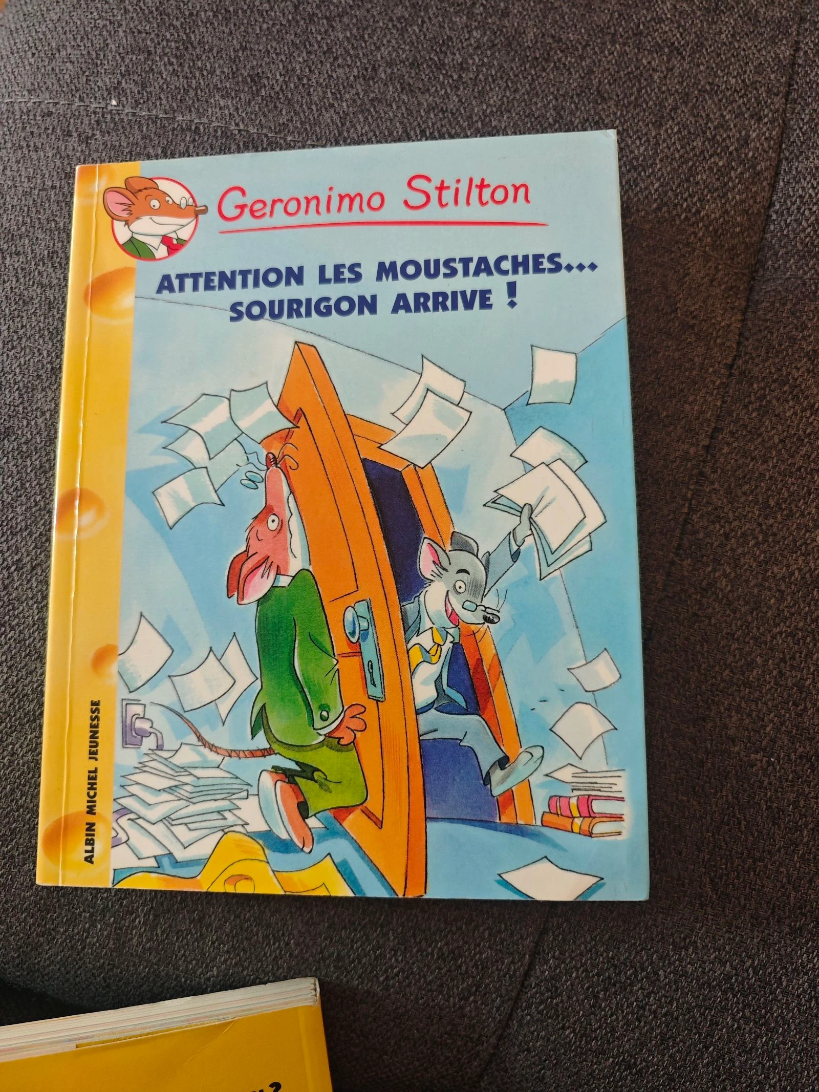 Attention les moustaches.. Sourigon arrive ! Tome 36 (Geronimo Stilton)